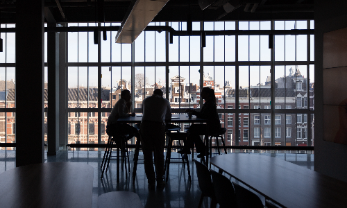 葬式・結婚式・入学式など、シーン別に見るベルトの選び方 ベルト選びで失敗しない!押さえておきたい3つのポイント 冠婚葬祭で恥をかかない!正しいベルトの選び方